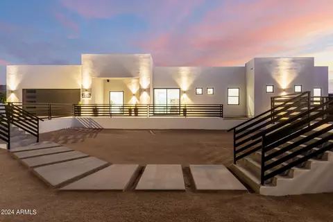 2245 E Desert Ln, Phoenix, AZ 85042