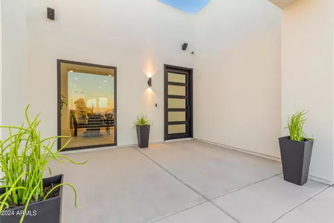 2245 E Desert Ln, Phoenix, AZ 85042 photo 5