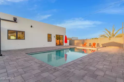 2245 E Desert Ln, Phoenix, AZ 85042 photo 2