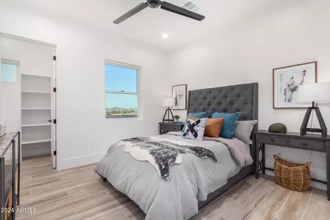 2245 E Desert Ln, Phoenix, AZ 85042 photo 16