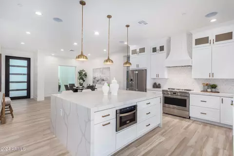 2245 E Desert Ln, Phoenix, AZ 85042 photo 8