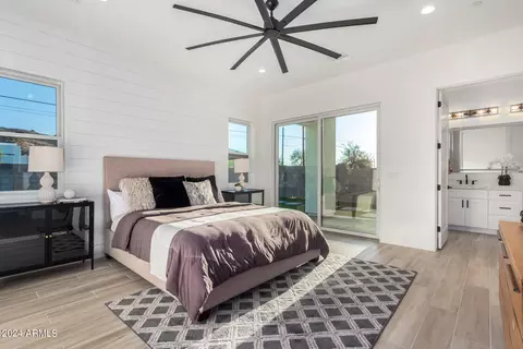 2245 E Desert Ln, Phoenix, AZ 85042 photo 13