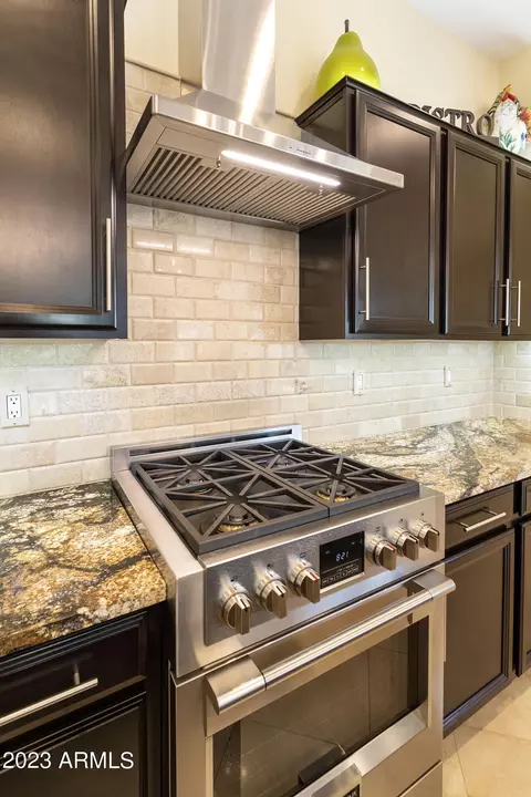 Kitchen - 10142 E Tupelo Ave, Mesa, AZ 85212 photo 5 of 6