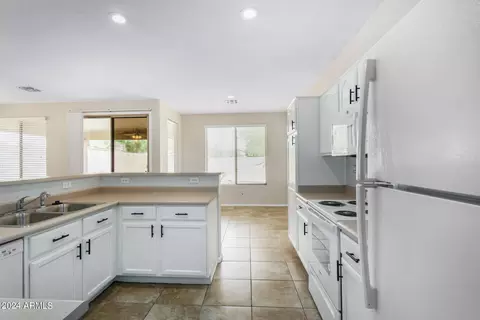 16433 S 17th Dr, Phoenix, AZ 85045 photo 5