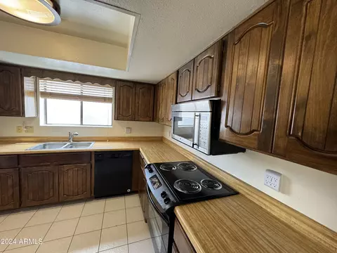 963 E Leeward Ln, Tempe, AZ 85283 photo 11