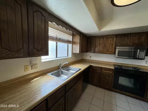963 E Leeward Ln, Tempe, AZ 85283 photo 9