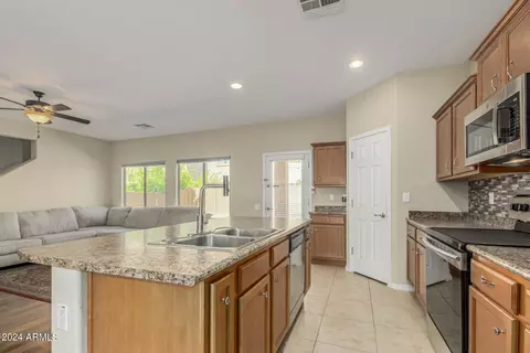 Kitchen - 2032 W Monte Cristo Ave, Phoenix, AZ 85023 photo 2 of 5