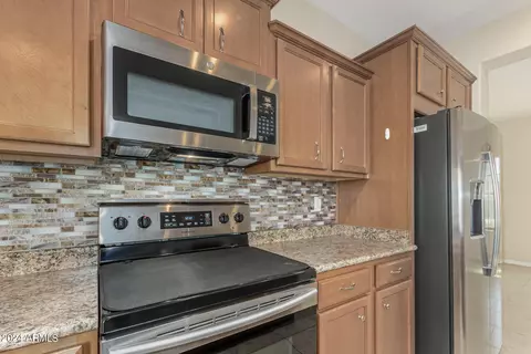 Kitchen - 2032 W Monte Cristo Ave, Phoenix, AZ 85023 photo 5 of 5