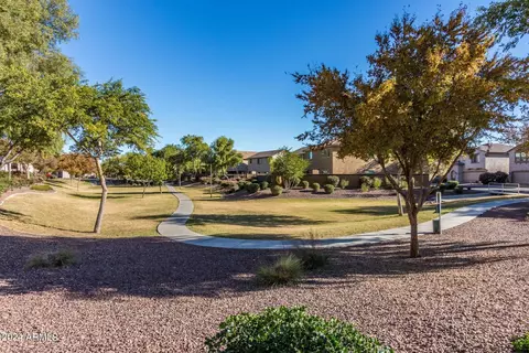 Exterior - 2032 W Monte Cristo Ave, Phoenix, AZ 85023 photo 7 of 19