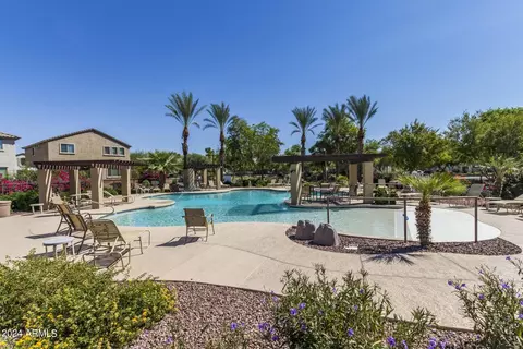 Exterior - 2032 W Monte Cristo Ave, Phoenix, AZ 85023 photo 5 of 19