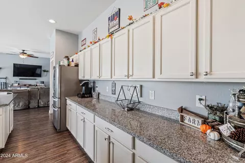 Kitchen - 10737 E Simone Ave, Mesa, AZ 85212 photo 4 of 5