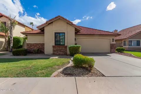 7031 W Morrow Dr, Glendale, AZ 85308
