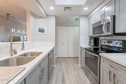 Kitchen - 3434 E Baseline Rd #243, Phoenix, AZ 85042 photo 6 of 7