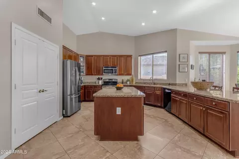 Kitchen - 3294 E Blue Ridge Way, Gilbert, AZ 85298 photo 5 of 8