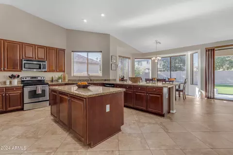Kitchen - 3294 E Blue Ridge Way, Gilbert, AZ 85298 photo 4 of 8