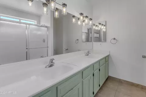 Bath - 1239 E Galvin St, Phoenix, AZ 85086 photo 1 of 5