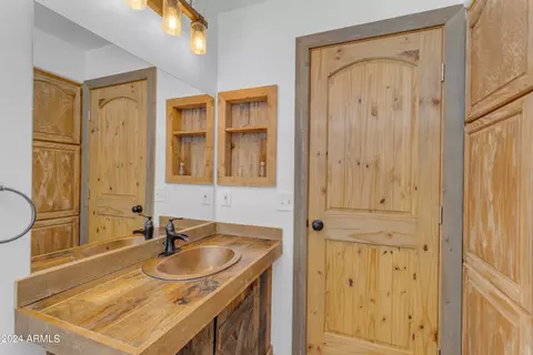 Bath - 1239 E Galvin St, Phoenix, AZ 85086 photo 5 of 5