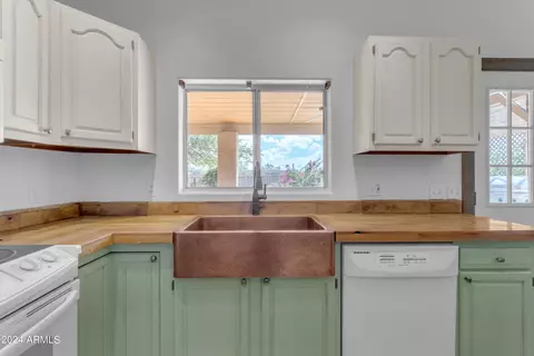Kitchen - 1239 E Galvin St, Phoenix, AZ 85086 photo 5 of 6