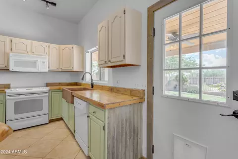 Kitchen - 1239 E Galvin St, Phoenix, AZ 85086 photo 3 of 6
