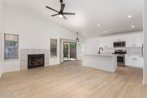 8041 W Eugie Ave, Peoria, AZ 85381