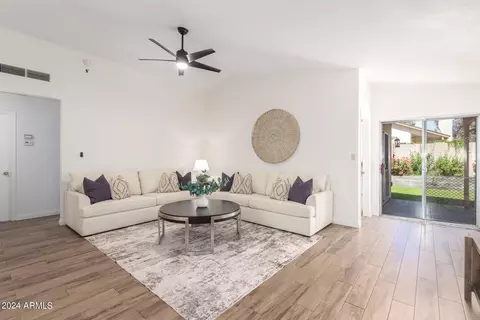 3122 E Taro Ln, Phoenix, AZ 85050 photo 4