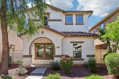 945 S Pheasant Dr, Gilbert, AZ 85296