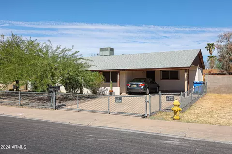 4332 E Lynne Ln, Phoenix, AZ 85042