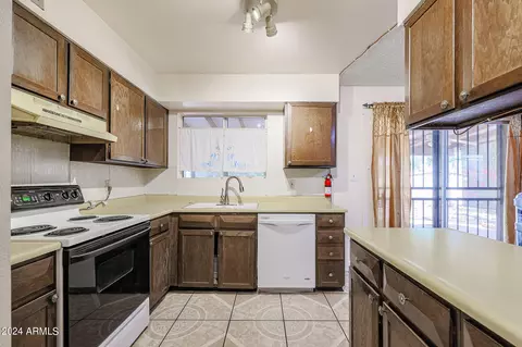 4332 E Lynne Ln, Phoenix, AZ 85042 photo 9