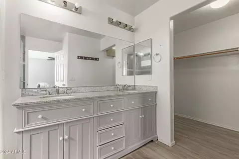 Bath - 7221 W Globe Ave, Phoenix, AZ 85043 photo 1 of 3