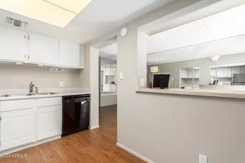 4201 E Camelback Rd #35, Phoenix, AZ 85018 photo 18