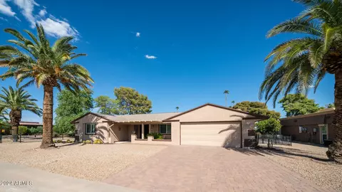 16021 N Lake Forest Dr, Sun City, AZ 85351