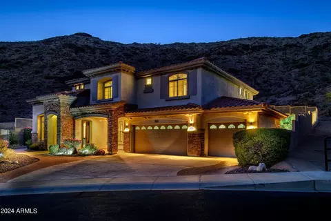 2934 W Amberwood Dr, Phoenix, AZ 85045