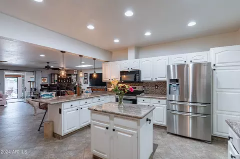 Kitchen - 9645 E Brown Rd, Mesa, AZ 85207 photo 5 of 6