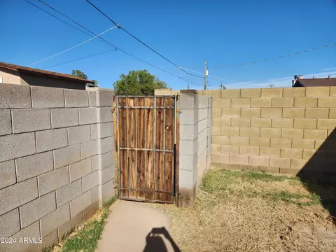 4132 W Echo Ln, Phoenix, AZ 85051 photo 12