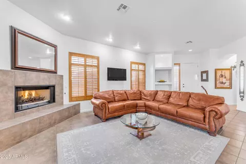 2012 E Valencia Dr, Phoenix, AZ 85042 photo 9