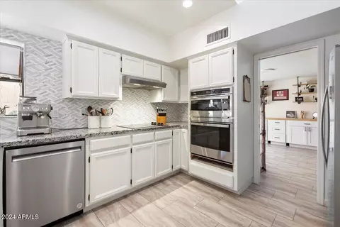 Kitchen - 1036 E Sahuaro Dr, Phoenix, AZ 85020 photo 2 of 3