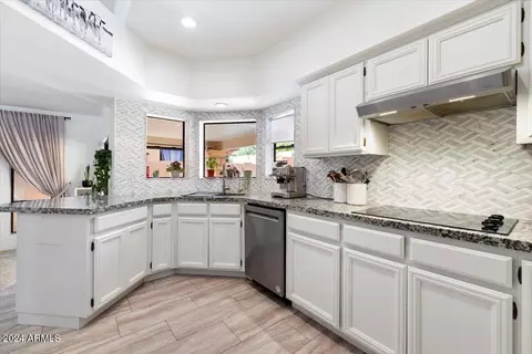 Kitchen - 1036 E Sahuaro Dr, Phoenix, AZ 85020 photo 1 of 3