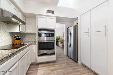 Kitchen - 1036 E Sahuaro Dr, Phoenix, AZ 85020 photo 3 of 3