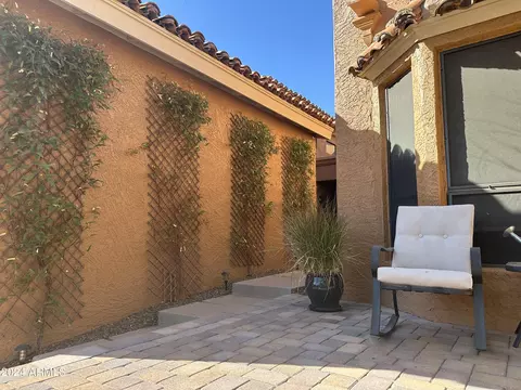 Exterior - 1036 E Sahuaro Dr, Phoenix, AZ 85020 photo 4 of 7