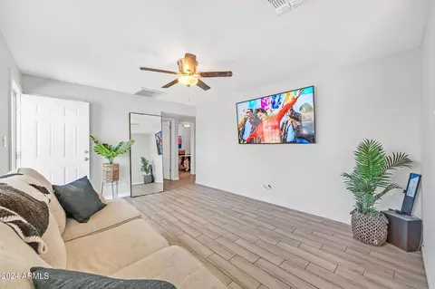 2231 E Nancy Ln, Phoenix, AZ 85042 photo 4