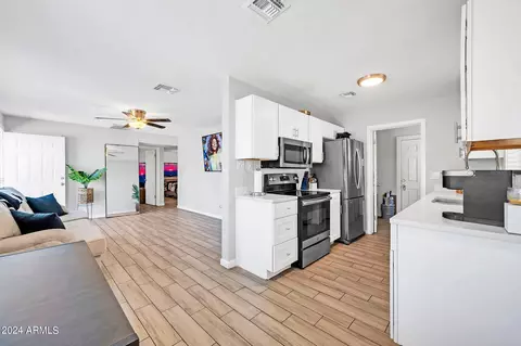 2231 E Nancy Ln, Phoenix, AZ 85042 photo 6