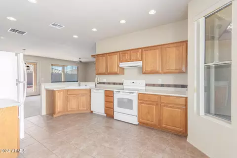 Kitchen - 10921 E Oro Ave, Mesa, AZ 85212 photo 1 of 3