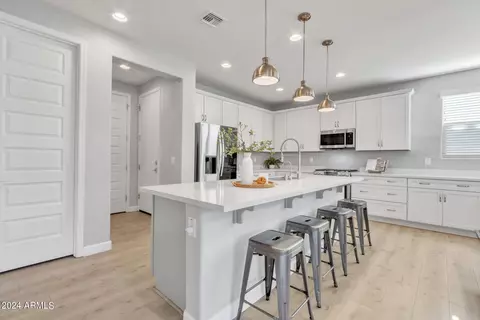 Kitchen - 10020 E Wavelength Ave, Mesa, AZ 85212 photo 2 of 6