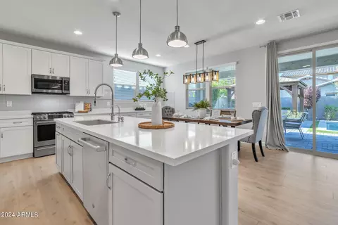 Kitchen - 10020 E Wavelength Ave, Mesa, AZ 85212 photo 3 of 6