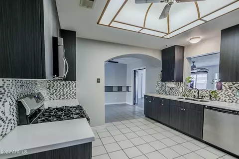 Kitchen - 2124 E Osborn Rd, Phoenix, AZ 85016 photo 5 of 5