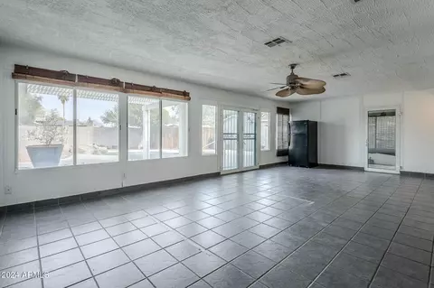 Living - 2124 E Osborn Rd, Phoenix, AZ 85016 photo 8 of 9