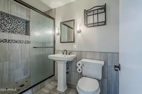 Bath - 2124 E Osborn Rd, Phoenix, AZ 85016 photo 1 of 5