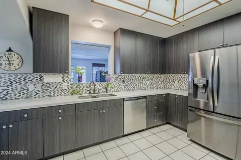 Kitchen - 2124 E Osborn Rd, Phoenix, AZ 85016 photo 3 of 5