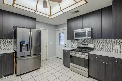 Kitchen - 2124 E Osborn Rd, Phoenix, AZ 85016 photo 2 of 5