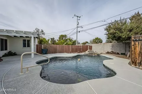 Exterior - 2124 E Osborn Rd, Phoenix, AZ 85016 photo 3 of 7